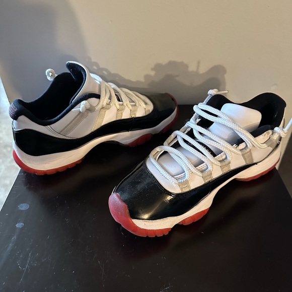 Jordan 11 lows size 8.5 - Picture 4 of 4